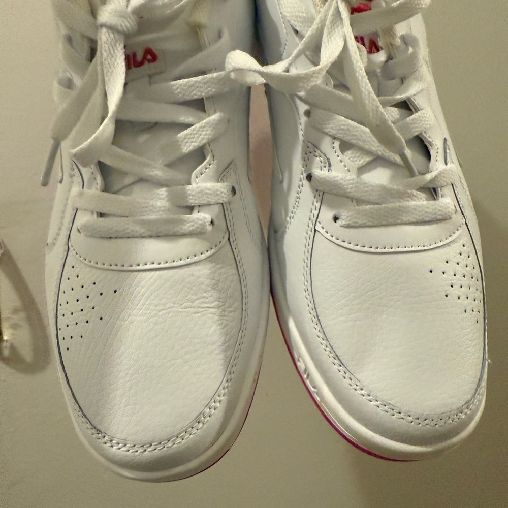 Fila women’s White and Pink Sneakers